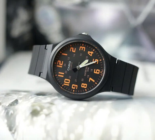 Đồng Hồ Casio MW-240-4B