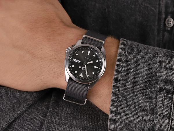 Đồng Hồ Nam Chính Hãng SEIKO 5 Sports SRPE61K1S