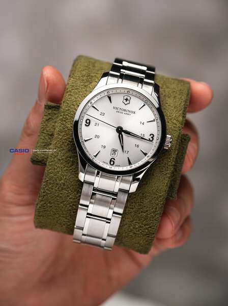 Victorinox swiss army 241476 (LIKE NEW 99%)