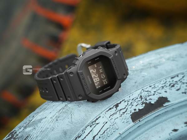 CASIO G-SHOCK DW-5600UBB-1