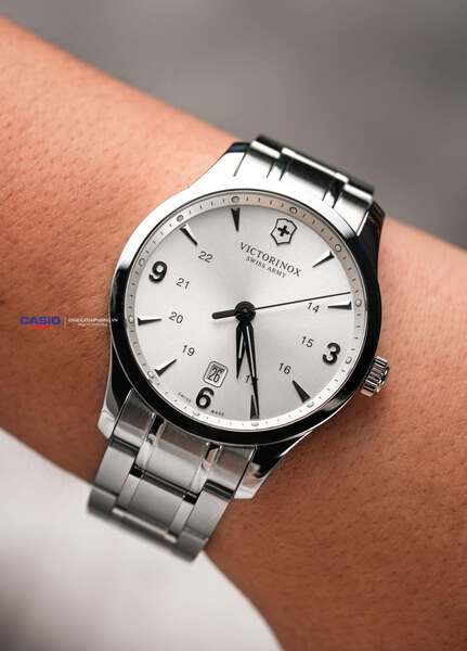 Victorinox swiss army 241476 (LIKE NEW 99%)
