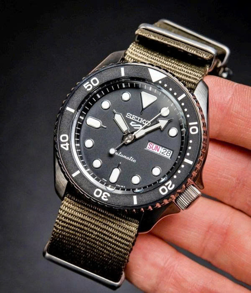 Đồng Hồ Nam Chính Hãng SEIKO 5 Sports SRPD65K4