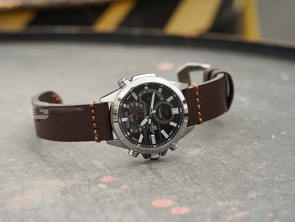CASIO EDIFICE ECB-30D-1A ( Lên dây da bò  nâu Vintage )