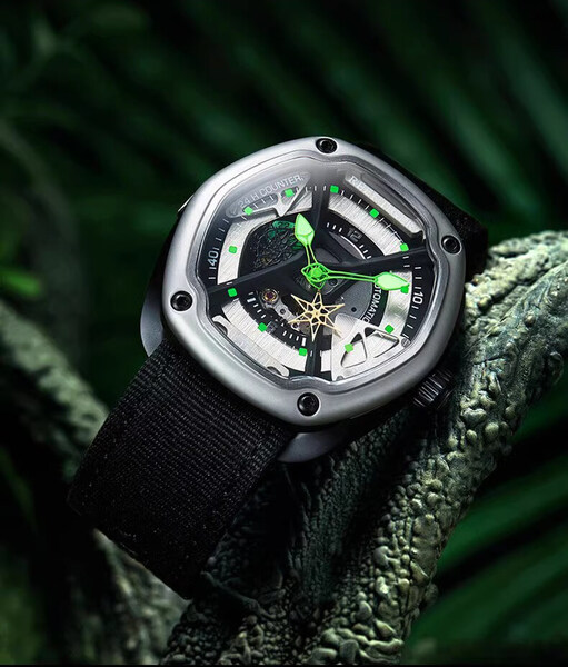 Đồng hồ nam Reef Tiger Aurora Series Tank RGA90S7-1