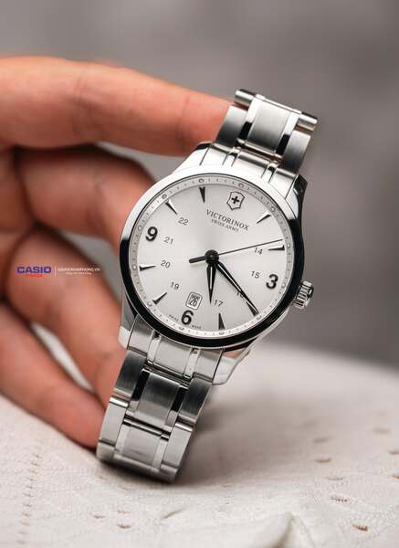 Victorinox swiss army 241476 (LIKE NEW 99%)