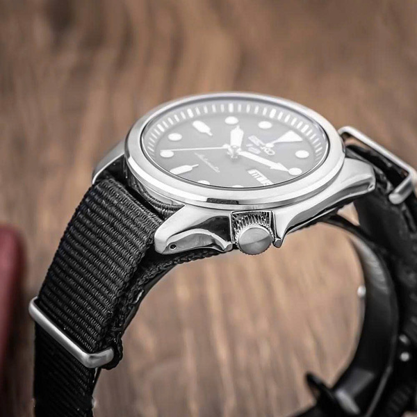 Đồng Hồ Nam Chính Hãng SEIKO 5 Sports SRPE67K1