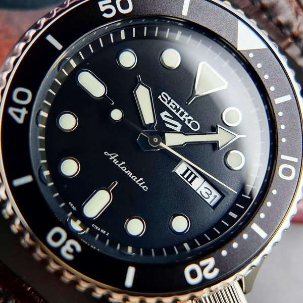 Đồng Hồ Nam Chính Hãng SEIKO 5 Sports SRPE74K1