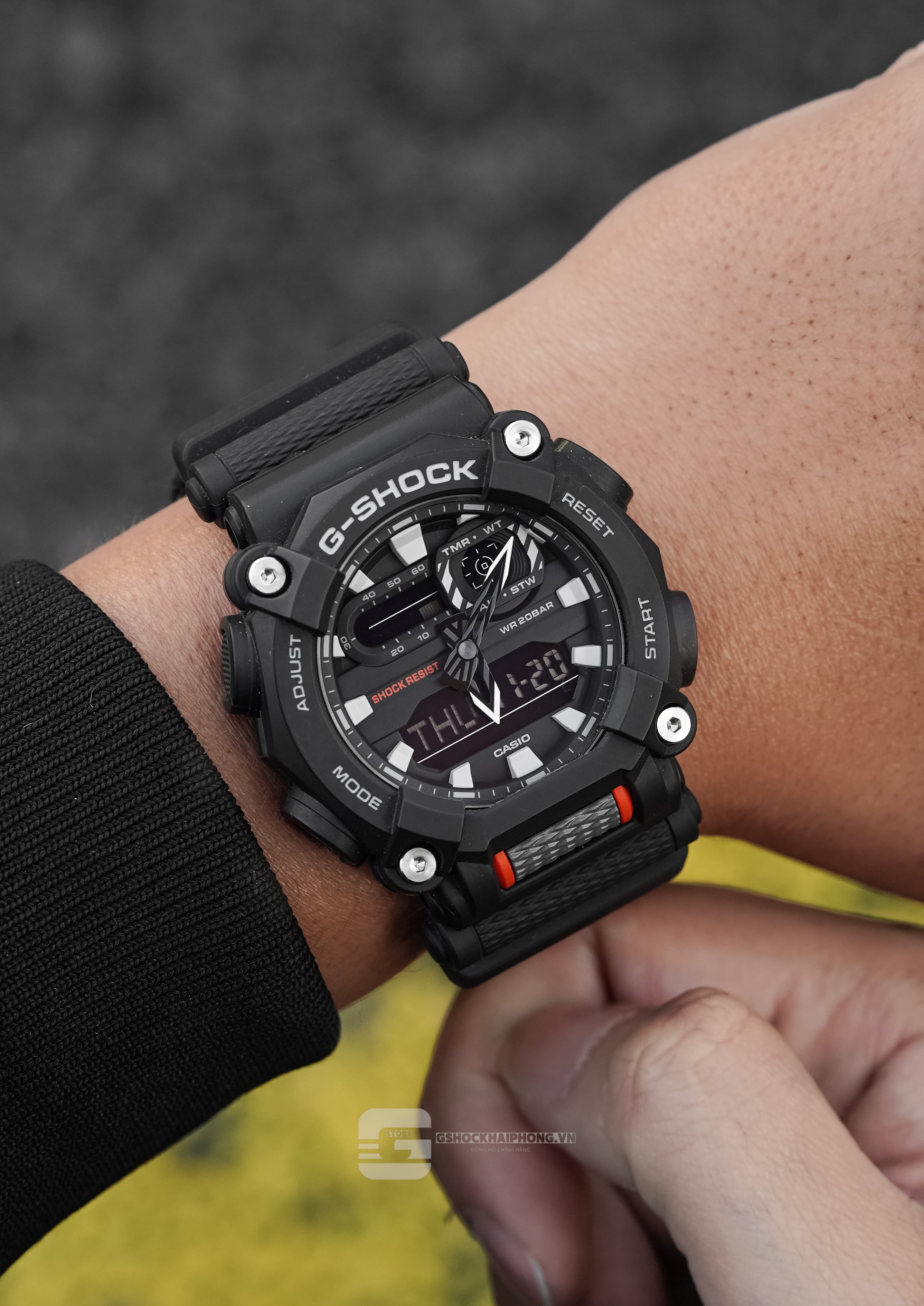 ĐỒNG HỒ G-SHOCK GA-900C-1A4: PHONG CÁCH INDUSTRIAL HẦM HỐ & DÂY VẢI CAM ĐỘC BẢN