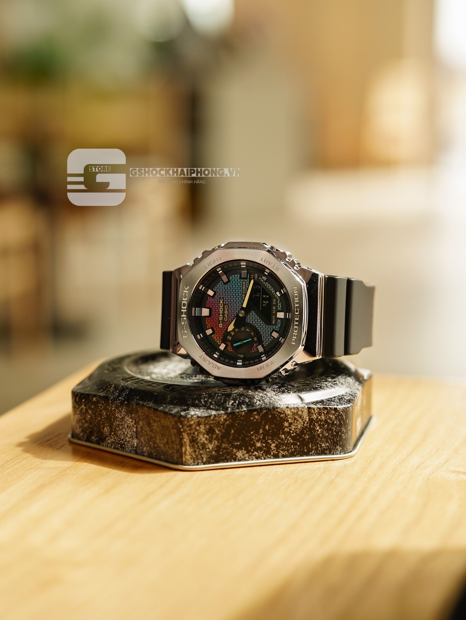 CASIO G-SHOCK GM-2100RW-1A: NGHỆ THUẬT CẦU VỒNG BÙNG NỔ TRÊN THIẾT KẾ BÁT GIÁC KIM LOẠI